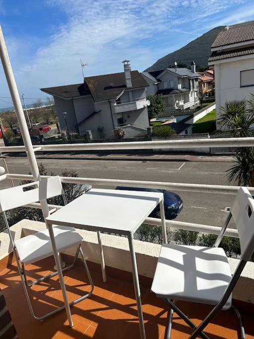 Playa De Berria -Apartamento Con Piscina Y Vistas Al Mar Santoña Exterior foto